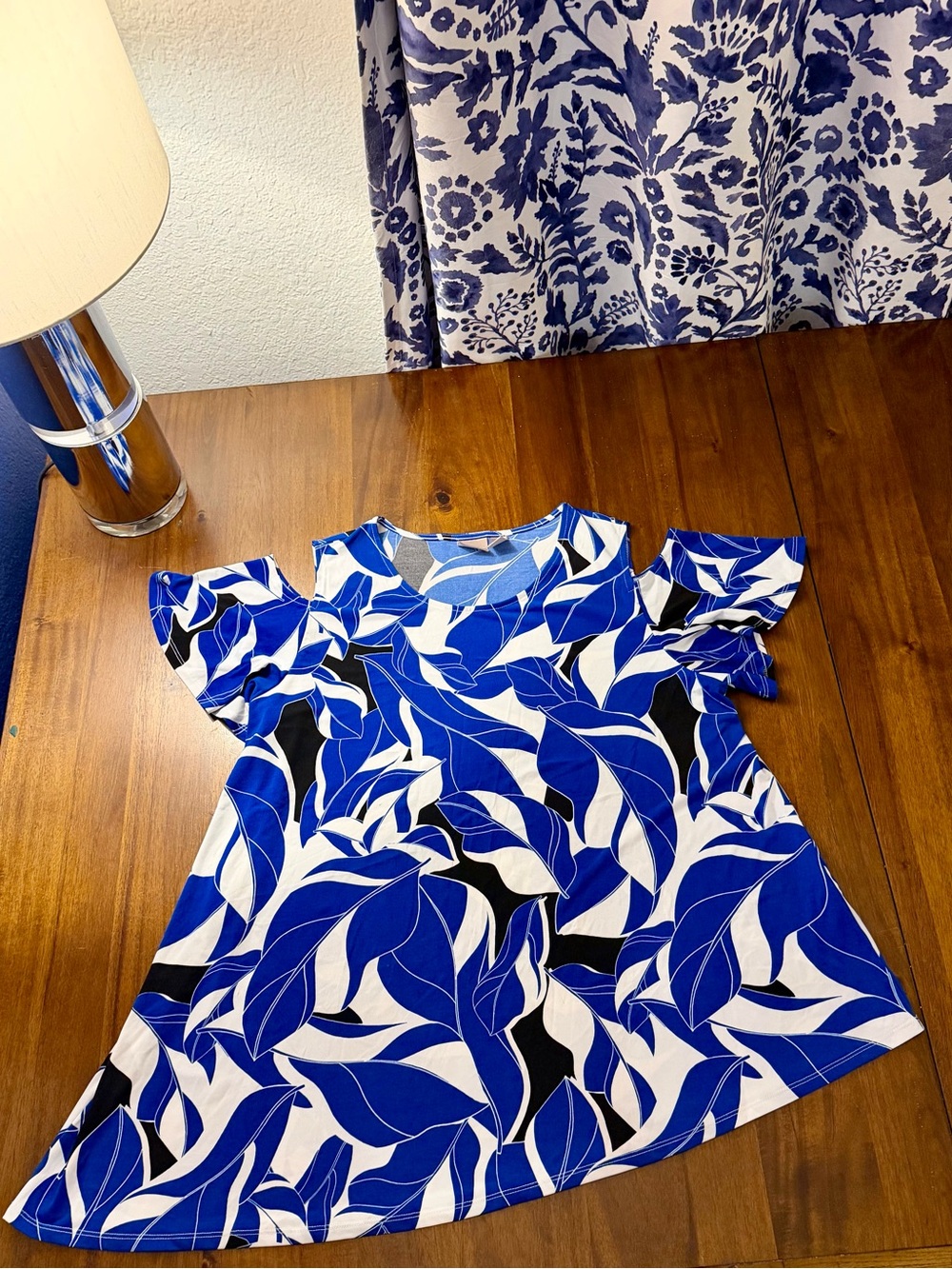 Chicos women’s Blue Leaf-Print Cold Shoulder Top